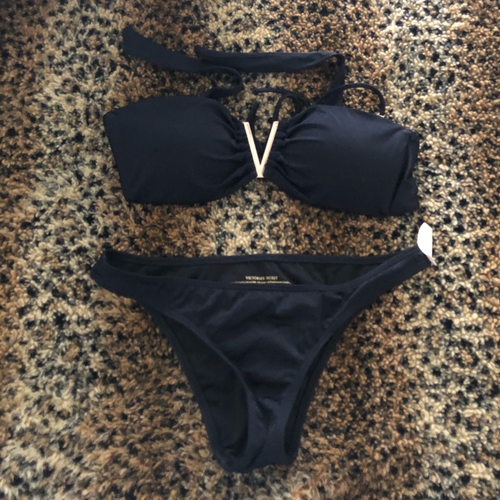Vi Tori’s secret black and gold bathing suit